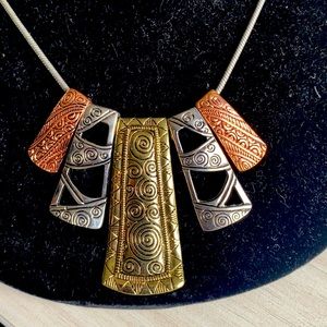 Unique tricolor necklace